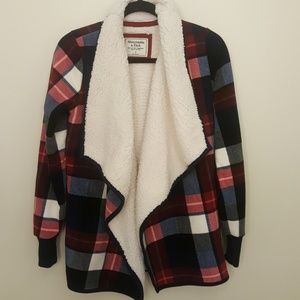 NWOT- Abercrombie & Fitch sherpa flannel wrap